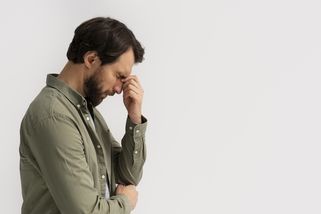 Petr (30): Bojím se, že u porodu omdlím. Žena i tchyně mi říkají, že jsem srab